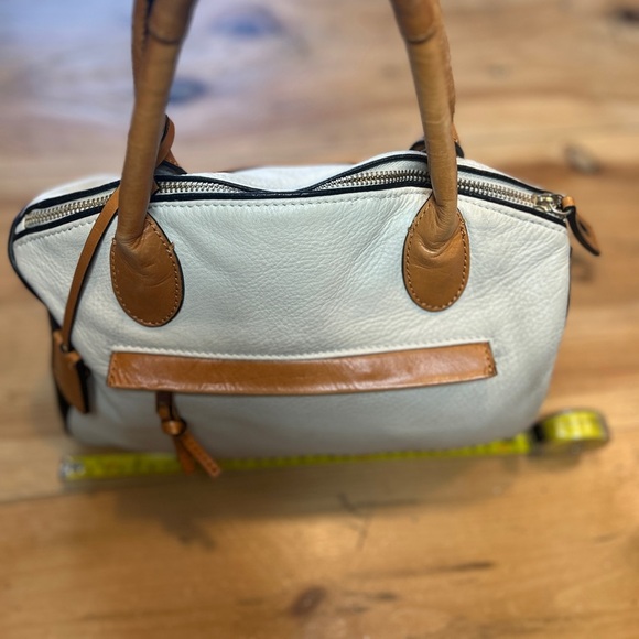 Danier Genuine Leather Luxury Cream and Tan Women's Handbag Like new - Picture 5 of 10